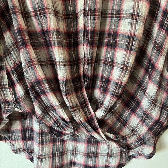Birds of Paradis by‎ Trovata plaid twist front top - Picture 8 of 13